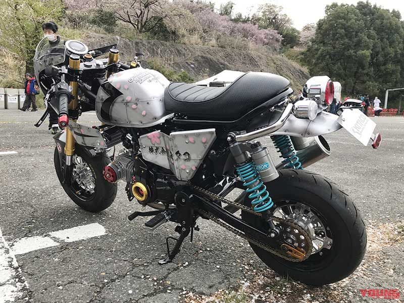 Обезьяньи фокусы: Honda Monkey 125 превратилась в кафе-рейсер — 3