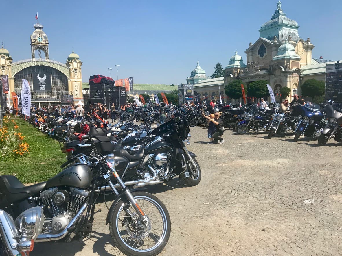 115 Harley Davidson - Praha. — 4
