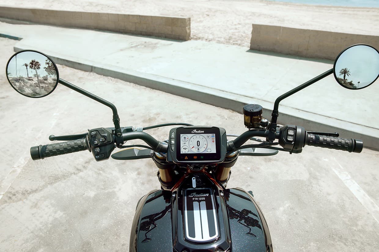 Самый быстрый Indian: дебютировал стрит-трекер FTR1200 и FTR1200 S — 18