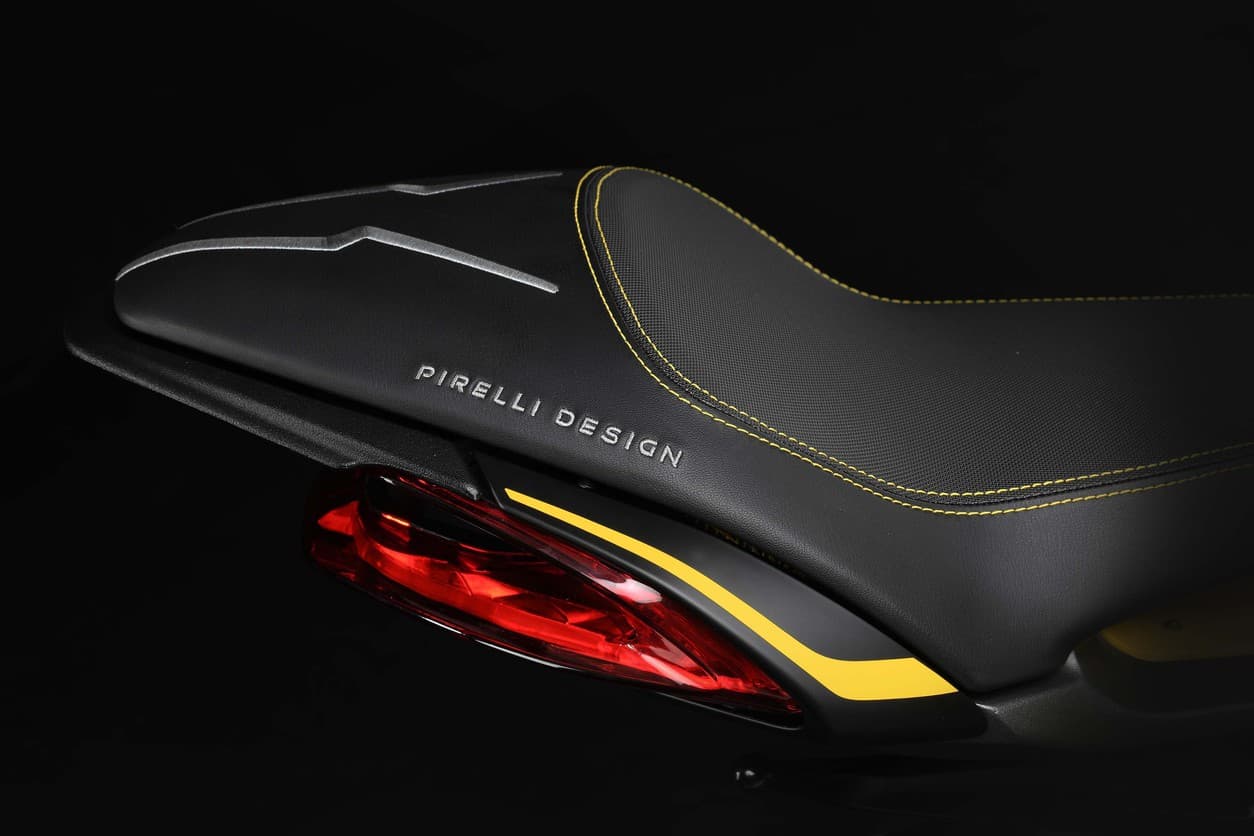 Это божественно: MV Agusta и Pirelli представили произведение мотоискусства — 9