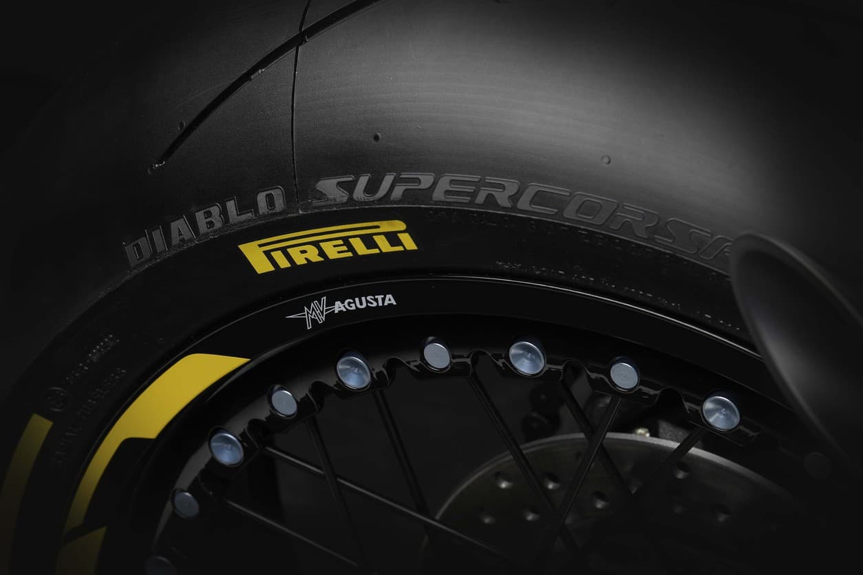 Это божественно: MV Agusta и Pirelli представили произведение мотоискусства — 7