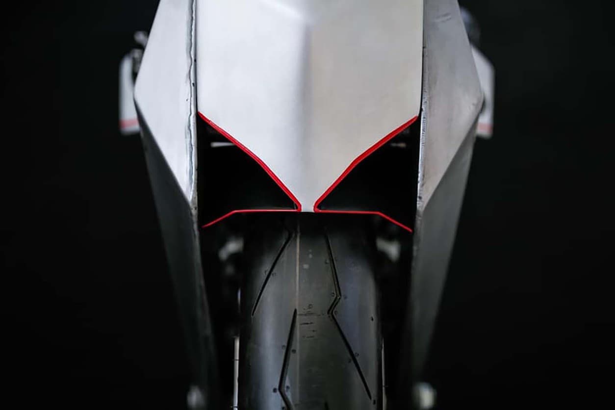 Итальянские страсти: супермото Aprilia превратился в кастомный спортбайк — 4