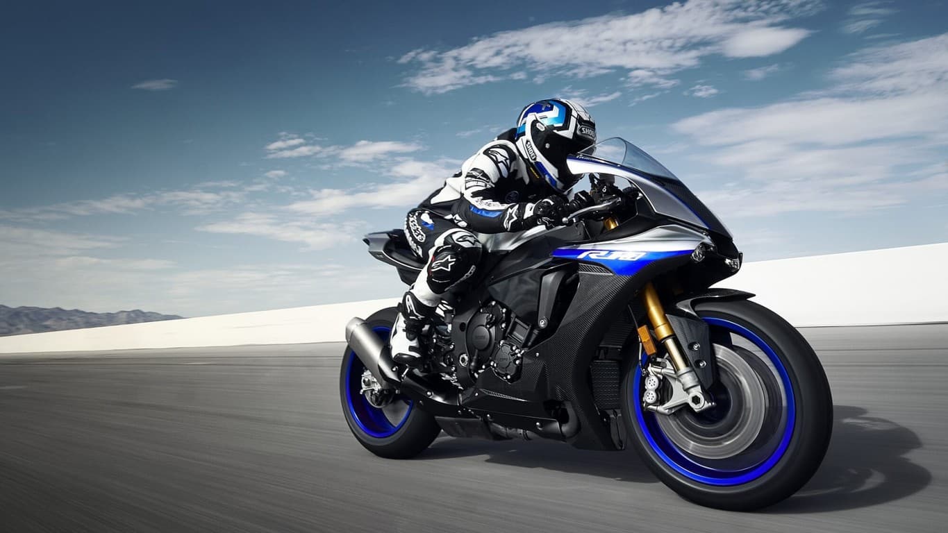 Yamaha вернет спортбайк R1 на землю задним тормозом — 2