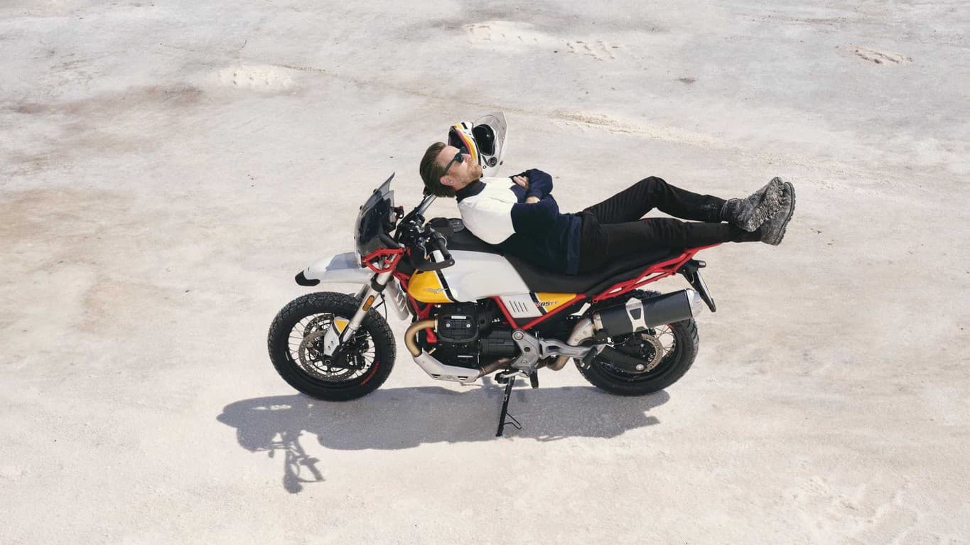 Юэн Макгрегор стал амбассадором мотоцикла Moto Guzzi V85TT — 2