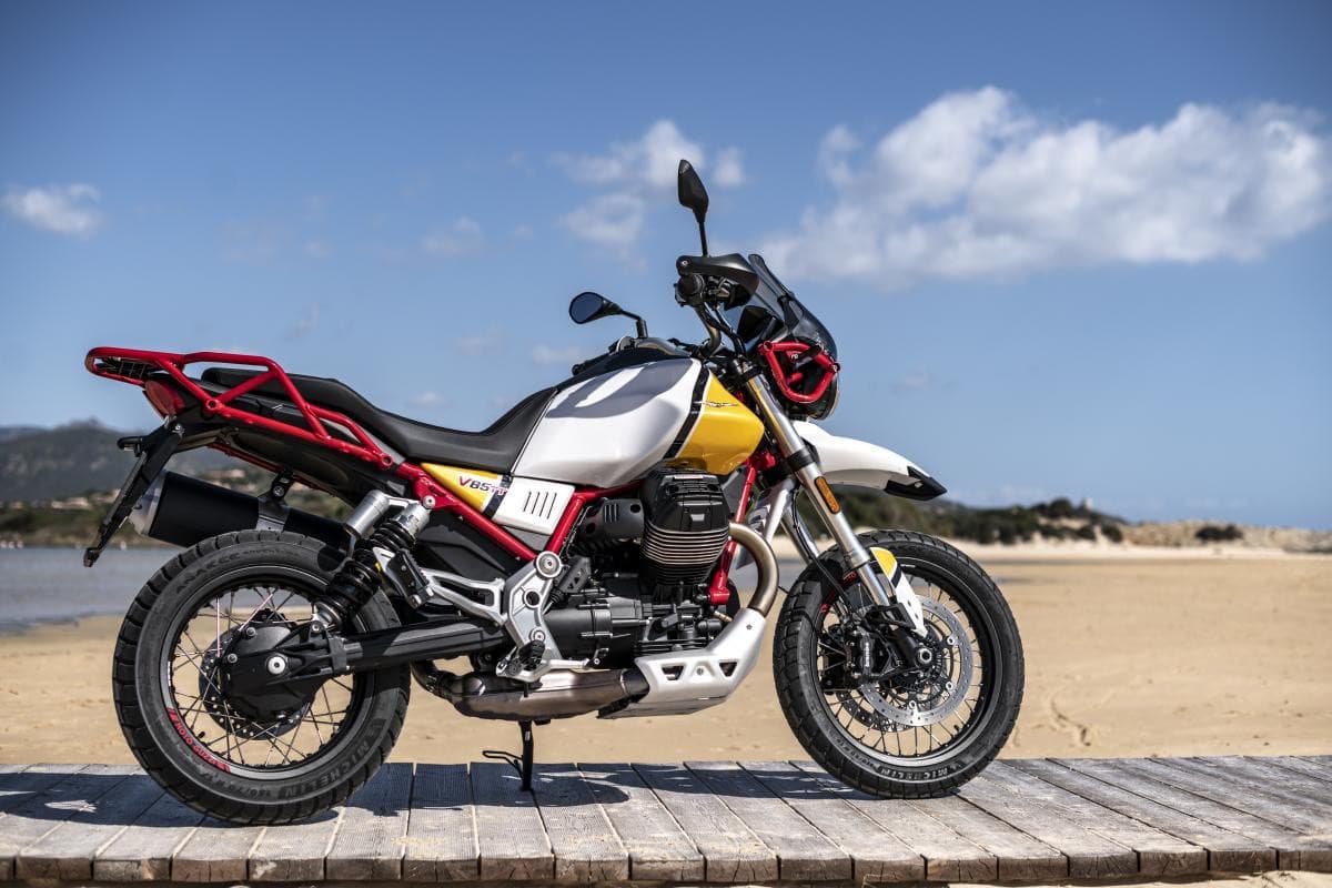 Юэн Макгрегор стал амбассадором мотоцикла Moto Guzzi V85TT — 6