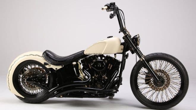 Harley-Davidson с автографом Папы Римского продан за 42 тыс. фунтов — 4