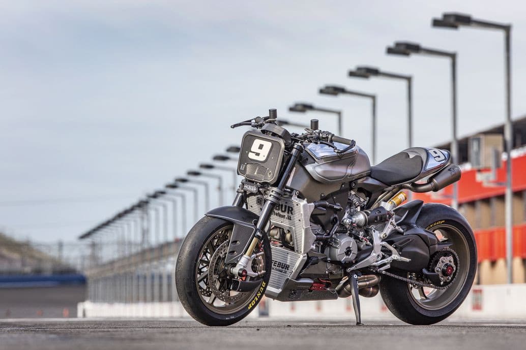 Не узнаёте? Это же Ducati 1199 Superleggera! Просто немного модифицированный — 2