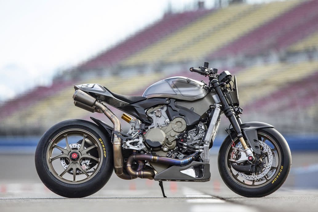 Не узнаёте? Это же Ducati 1199 Superleggera! Просто немного модифицированный — 4