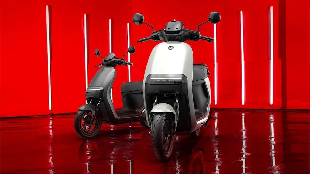 В Китае стартовали продажи бюджетного электроскутера Xiaomi — 4