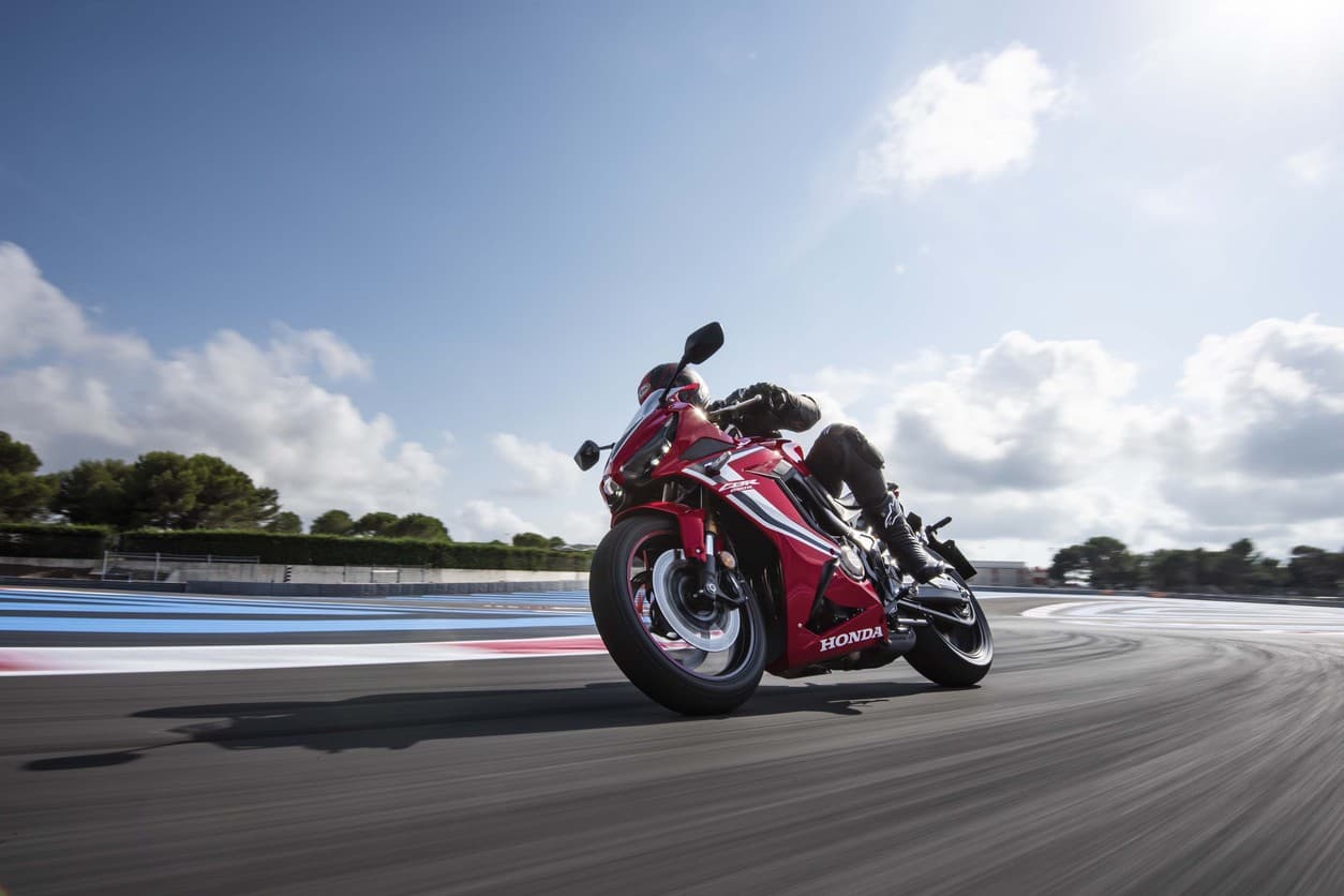 R вместо F: Honda представила CBR650R — 6