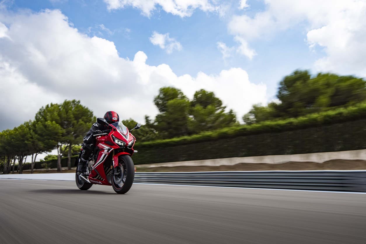 R вместо F: Honda представила CBR650R — 5